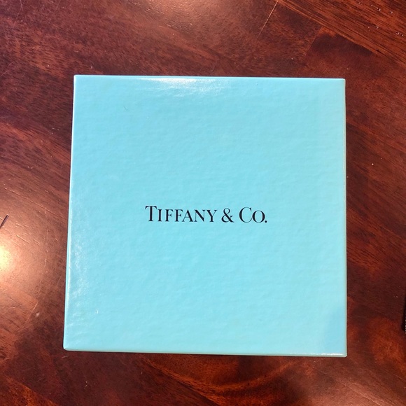 TIFFANY & Co. Gift Box and Pouch 🦋 - Picture 2 of 6